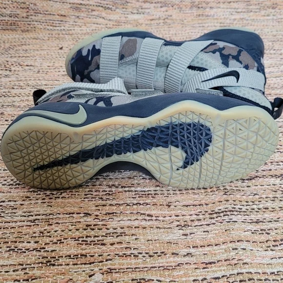 NIKE LeBron Soldier 11 'Camo' | 7 YOUTH - Picture 5 of 8
